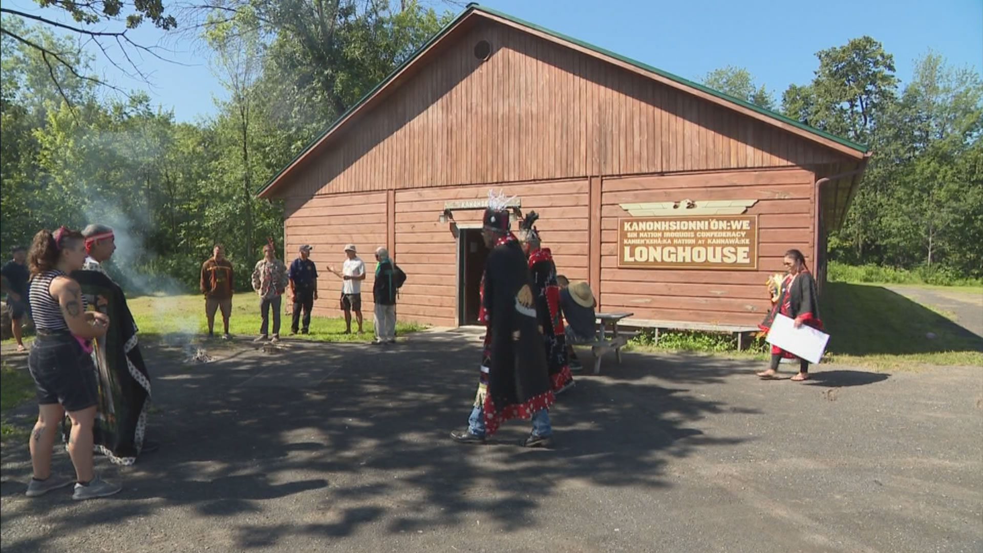 Wetsuweten Hereditary Chiefs Continue To Spread Word About Pipeline Conflict Aptn News 