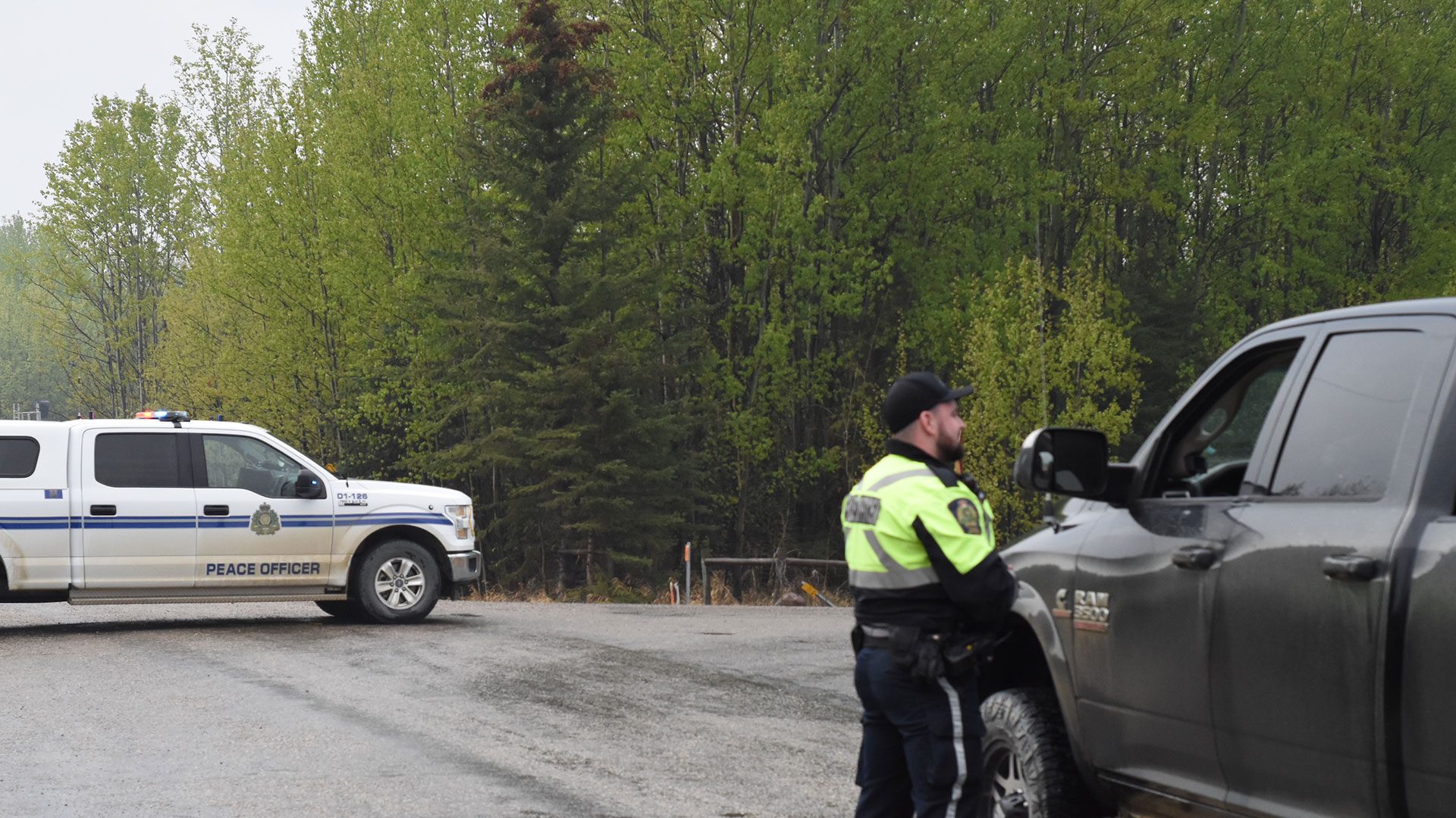 Alberta wildfire season continues with requests for help to feds